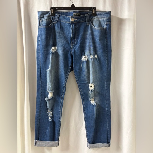 Forever 21 Plus Sizes Women’s 14 Distressed Blue Ankle Jeans with rolled cuff - Picture 1 of 3